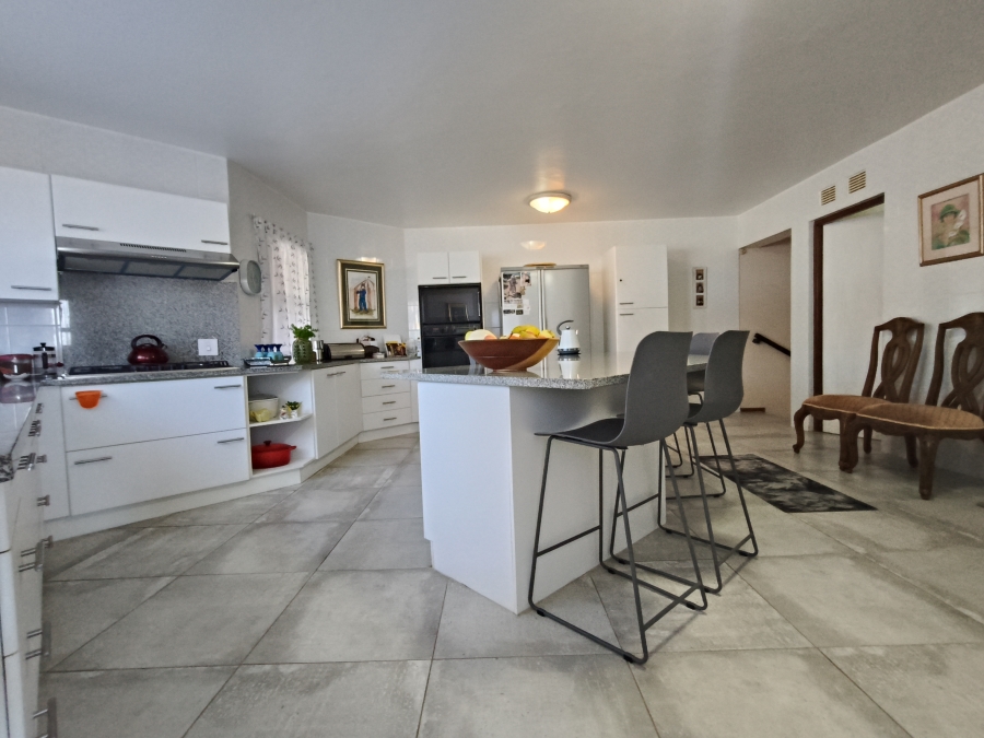 4 Bedroom Property for Sale in Wavecrest Eastern Cape